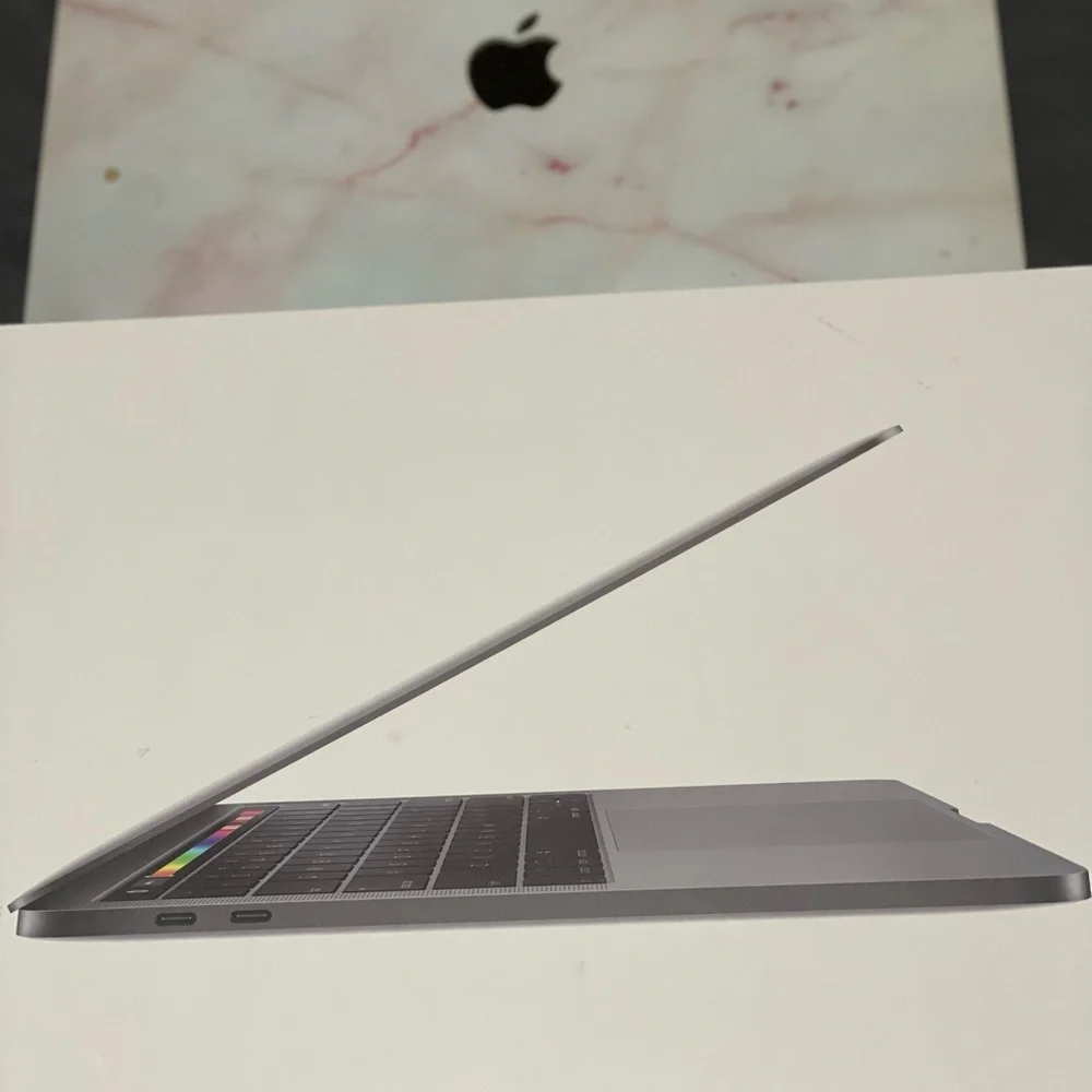 MACBOOK PRO